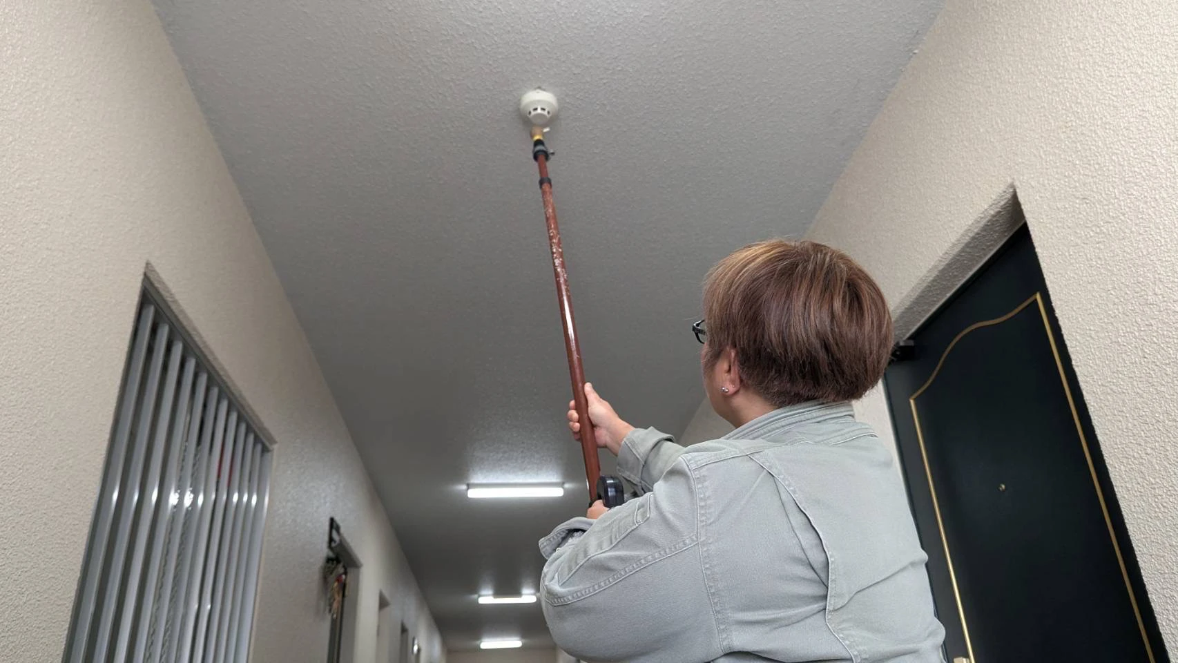 女性スタッフが活躍する消防設備点検の現場とは?